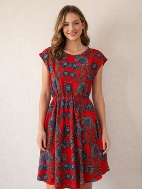 Collective Concepts Nordstrom‘s brand Red Floral Cap-Sleeve handkerchief hem